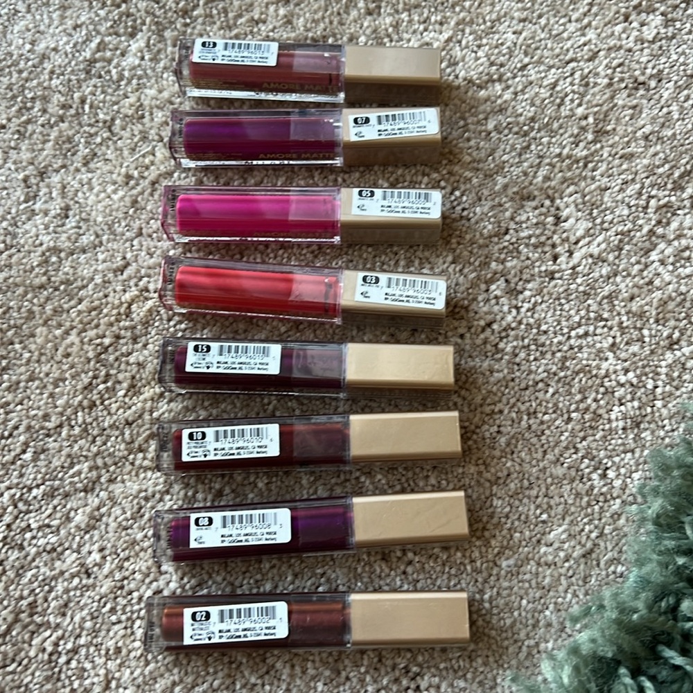 MILANI Amore Satin Matte Lip Crème Fancy - Picture 2 of 3